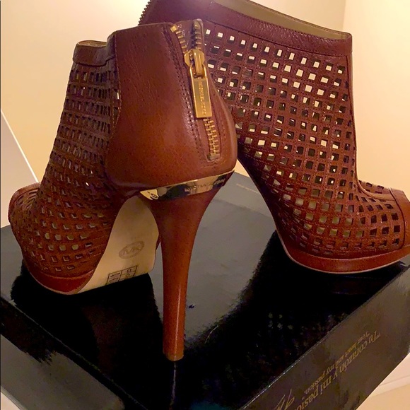 Michael Kors Sandals - Picture 3 of 5